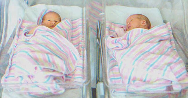 Die Zwillinge im Café wurden bei der Geburt ausgesetzt. | Quelle: Shutterstock