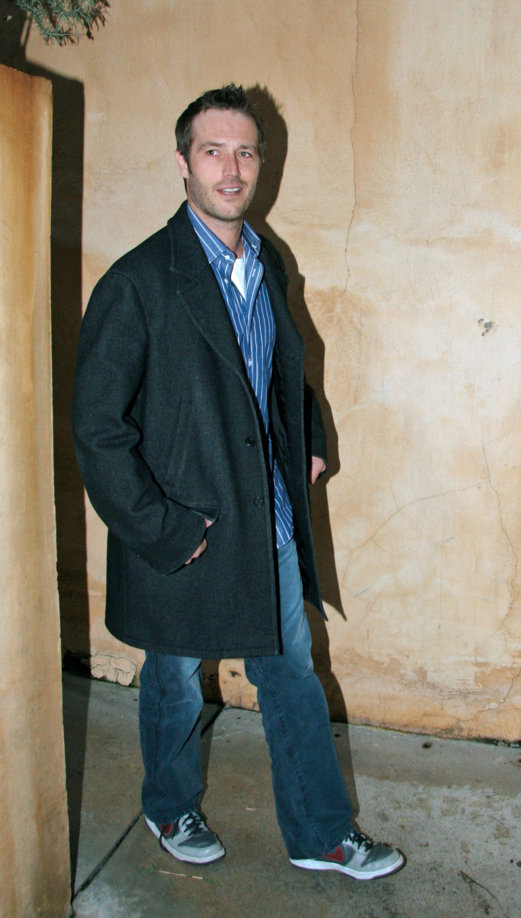 Seen arriving at a Los Angeles event, Michael Vartan keeps it cool in a dark overcoat and striped shirt, combining relaxed sophistication with classic early-2000s style.