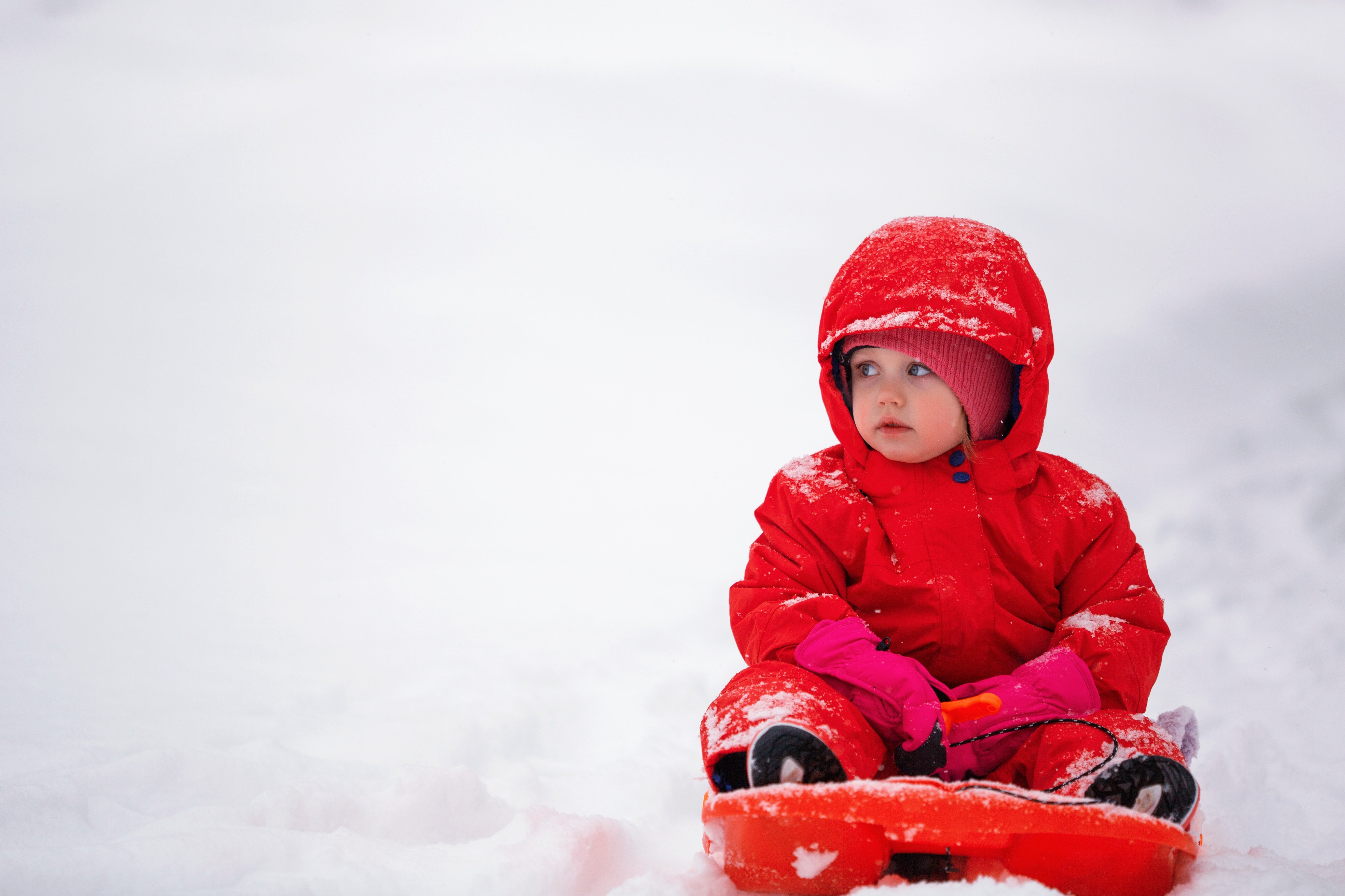A picture of a baby in snow. | Source: Pexels