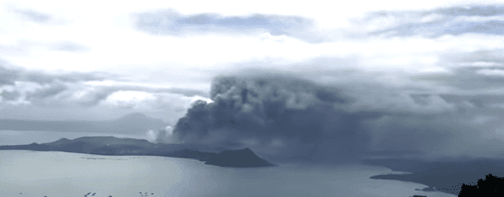 Footage taken of the eruption of Taal volcano on January 13, 2020. | Source: YouTube/The Sun.