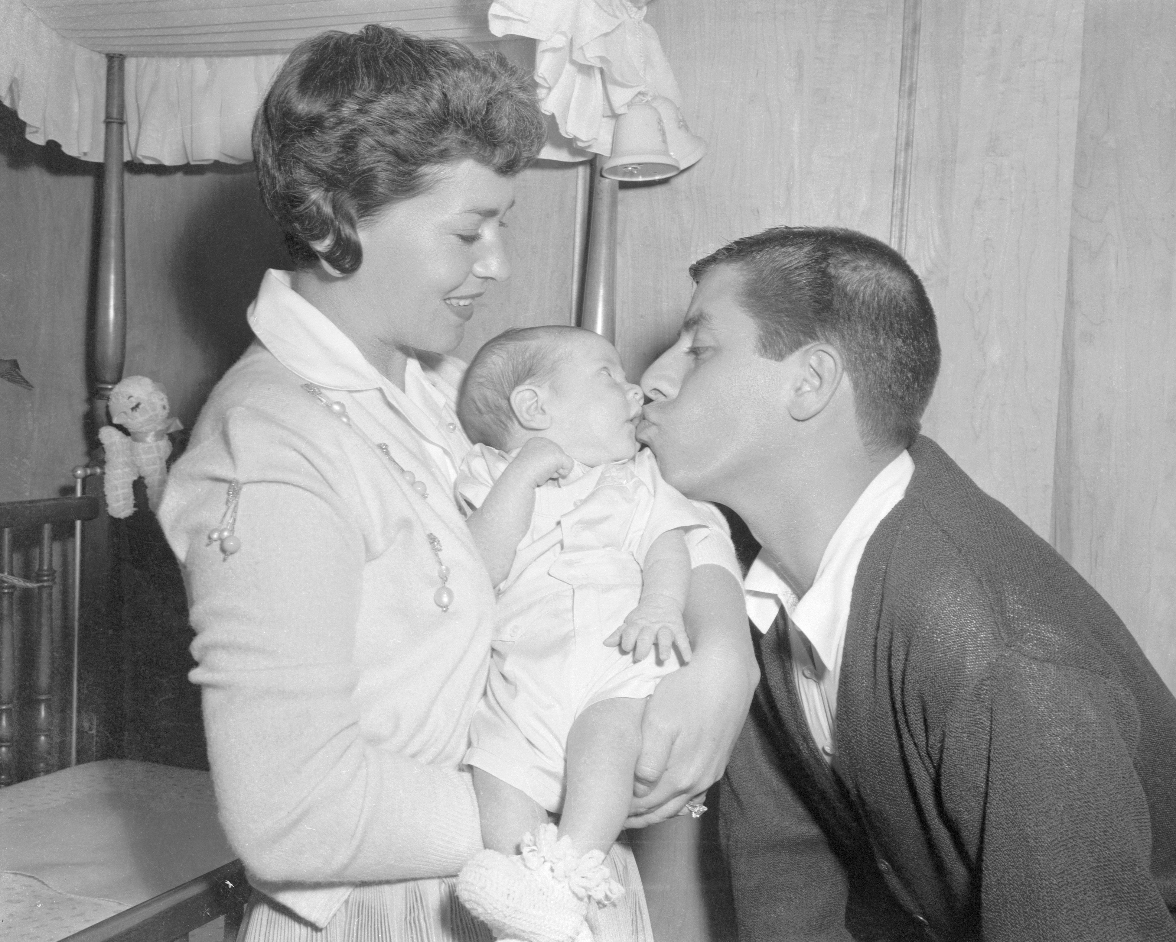 Jerry Lewis, Patti Lewis, and Baby Scott Anthony. February 1956 | Source: Getty Images 
