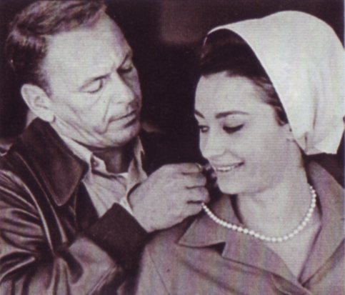 Raffaella carrà y Frank Sinatra en el Colonnello Von Ryan 1965. | Imagen: Wikipedia Raffaella carrà y Frank Sinatra en el Colonnello Von Ryan 1965. | Imagen: Wikipedia