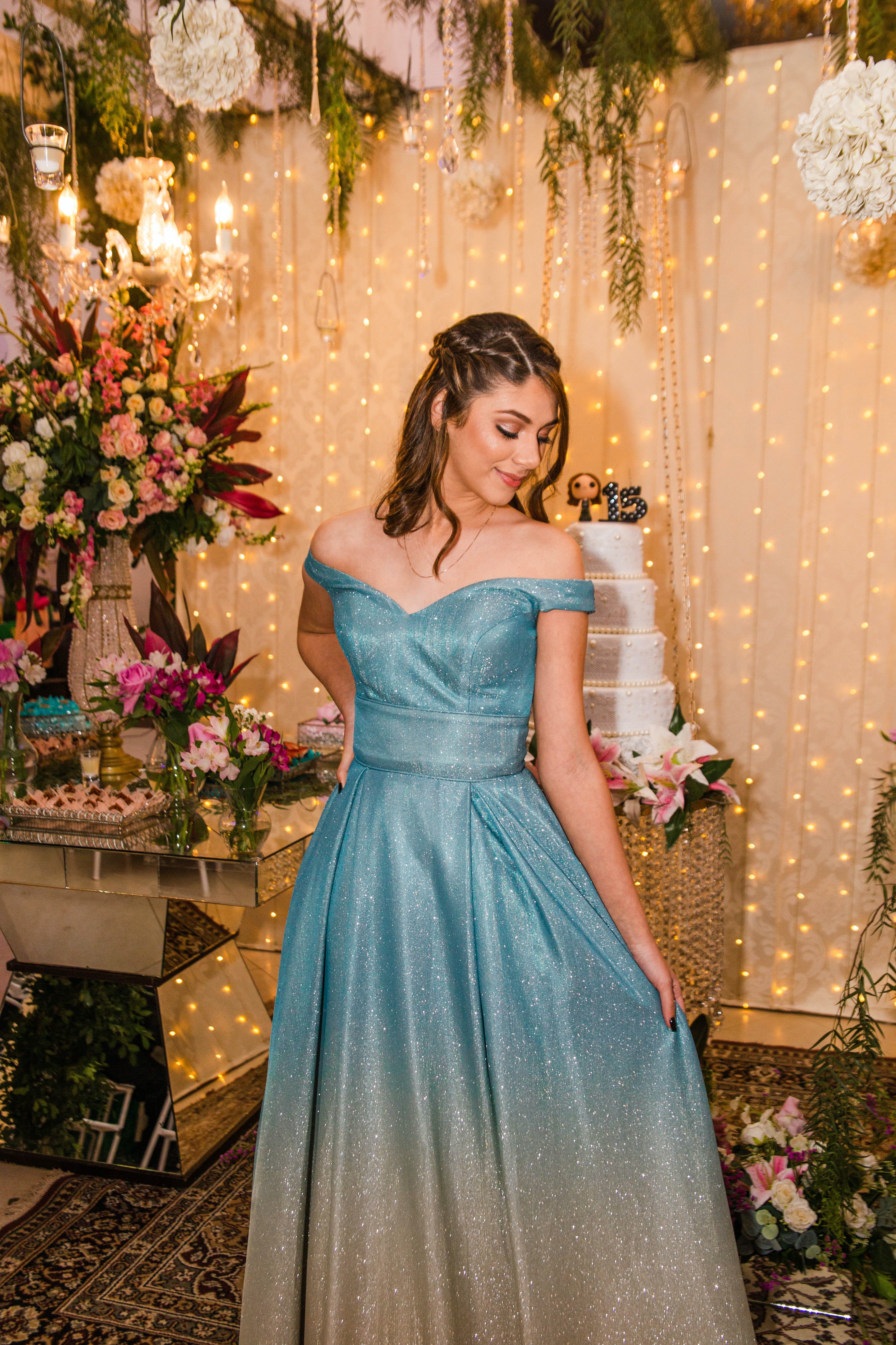 Elizabeth wore a blue gown to her 16th birthday party. | Photo: Pexels