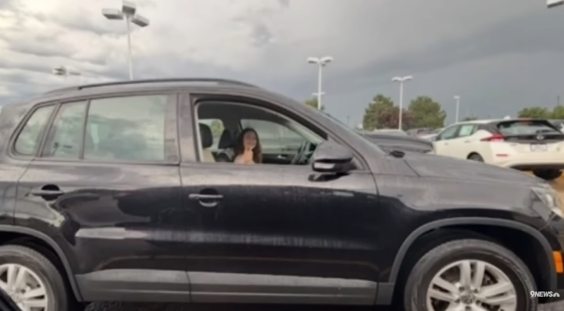 Kaylee Russell seen in her black 2016 Volkswagen Tiguan, as posted on December 4, 2025 | Source: YouTube/9NEWS