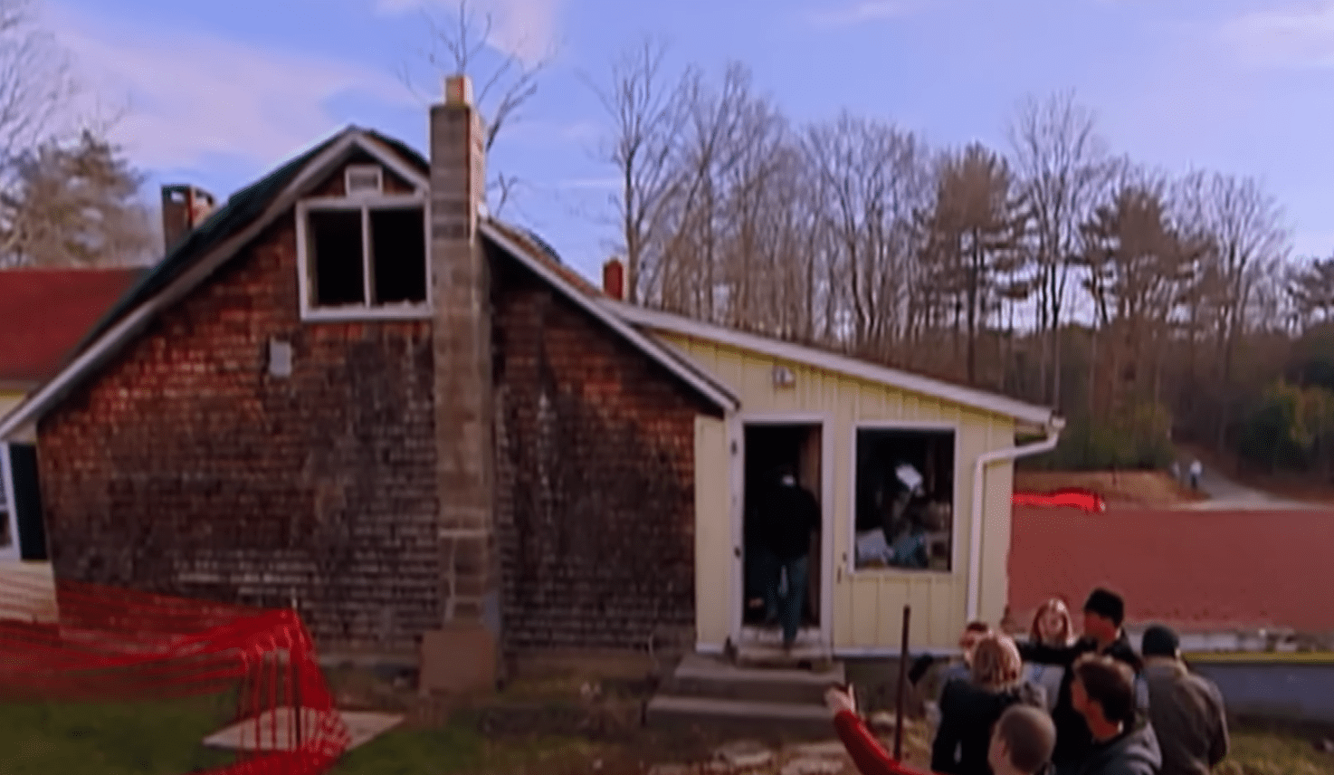 The Girard family home after a devastating fire. | Source: youtube.com/ExtremeMakeoverHomeEdition