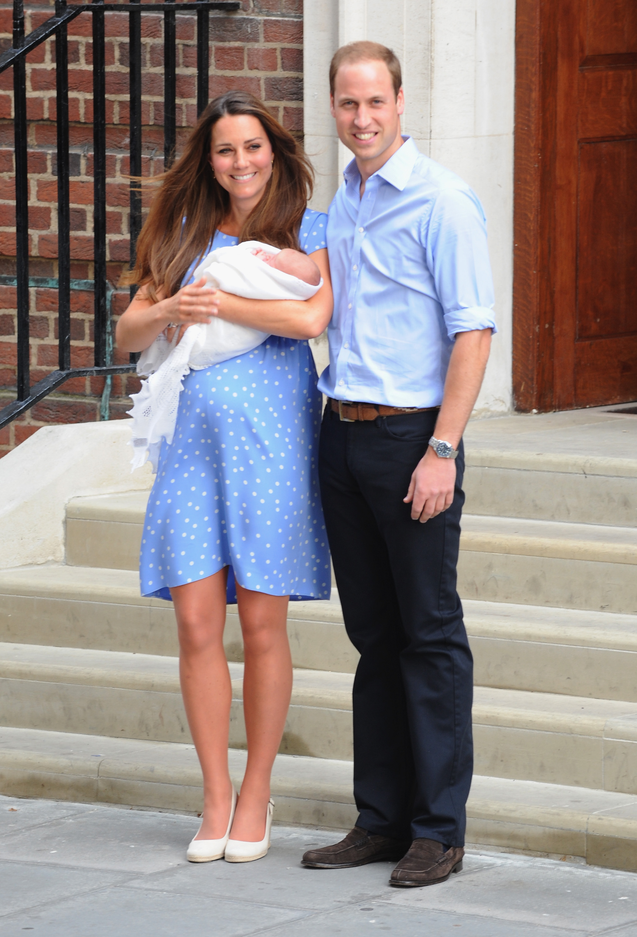Catherine and Prince William depart The Lindo Wing with their newborn son at St Mary's Hospital on July 23, 2013 in London, England | Source: Getty Images
