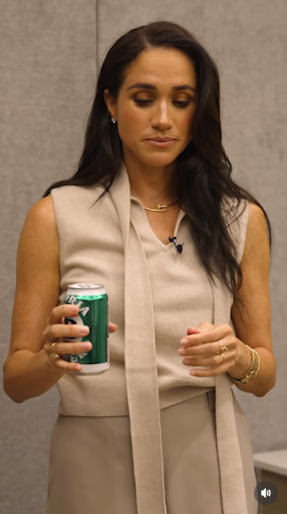 Meghan Markle tries an Australian beer with Sean and Marley. | Source: Instagram/getdownwithseanandmarley