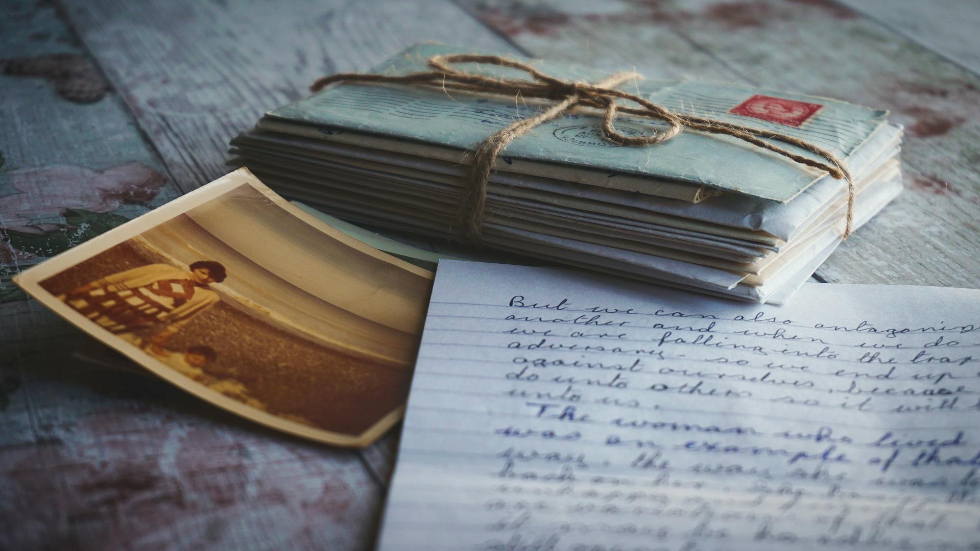 A stack of letters on a table | Source: Pexels