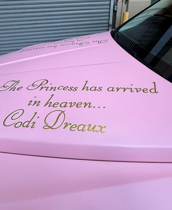 The pink car Cori Broadus and Wayne Deuces had for their daughter, Codi Dreaux's memorial service,  from a post dated February 8, 2026. | Source: Instagram/usweekly