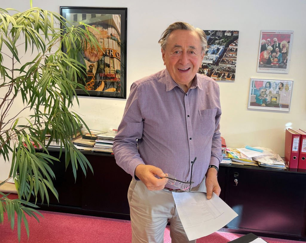 Richard "Mörtel" Lugner steht während eines Interviews in seinem Büro. (Foto von Matthias Röder) I Quelle: Getty Images