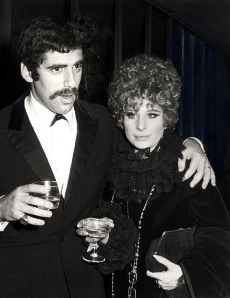 Elliot Gould and Barbra Streisand pictured in January 1968. | Photo: Getty Images