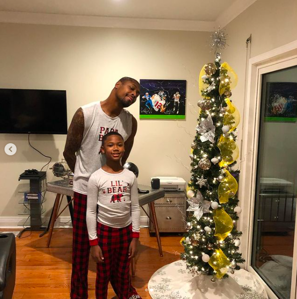 Jacoby Jones posing for a picture with a loved one, posted on December 25, 2020 | Source: Instagram/digital_12