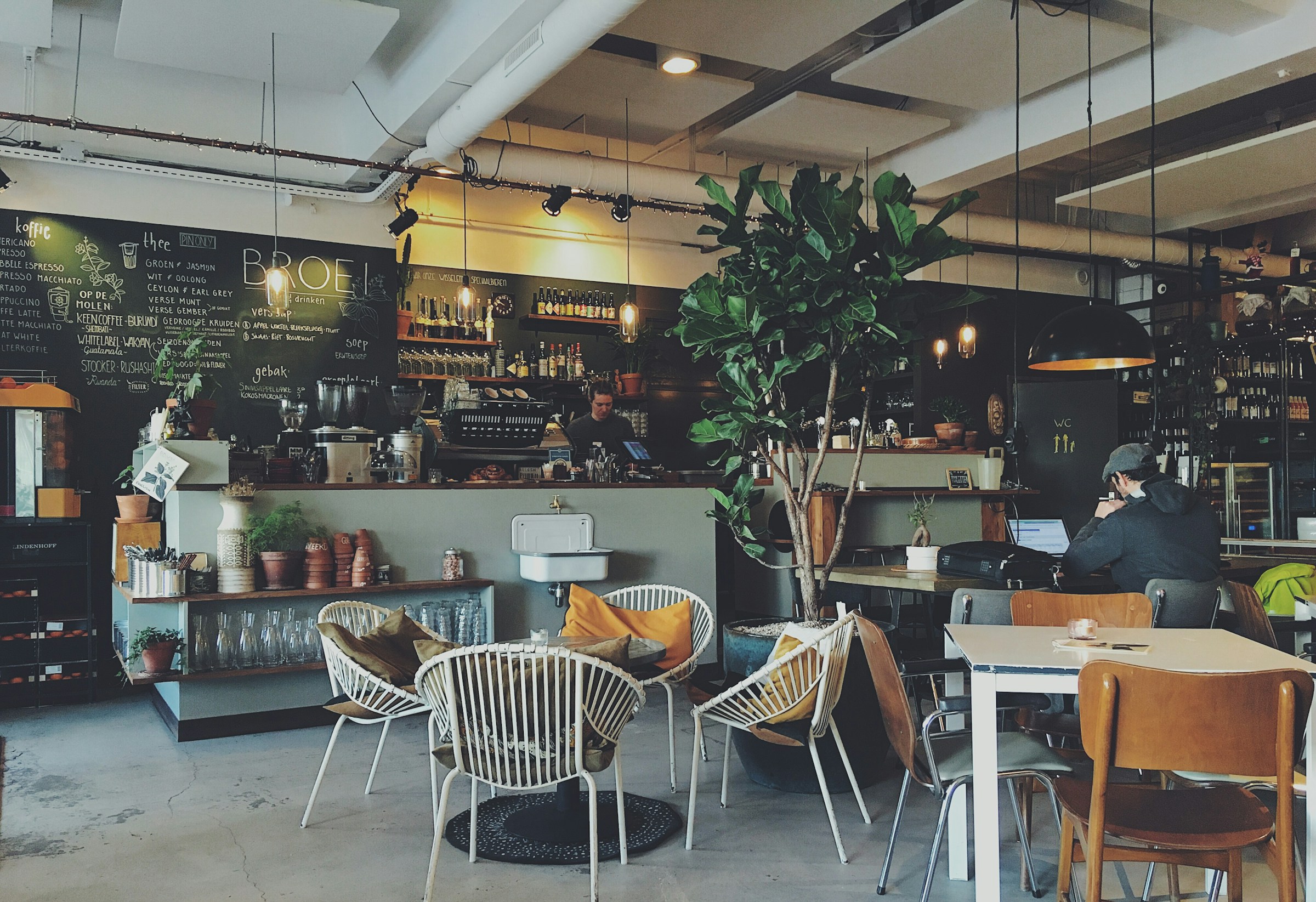 An interior of a coffee shop | Source: Unsplash