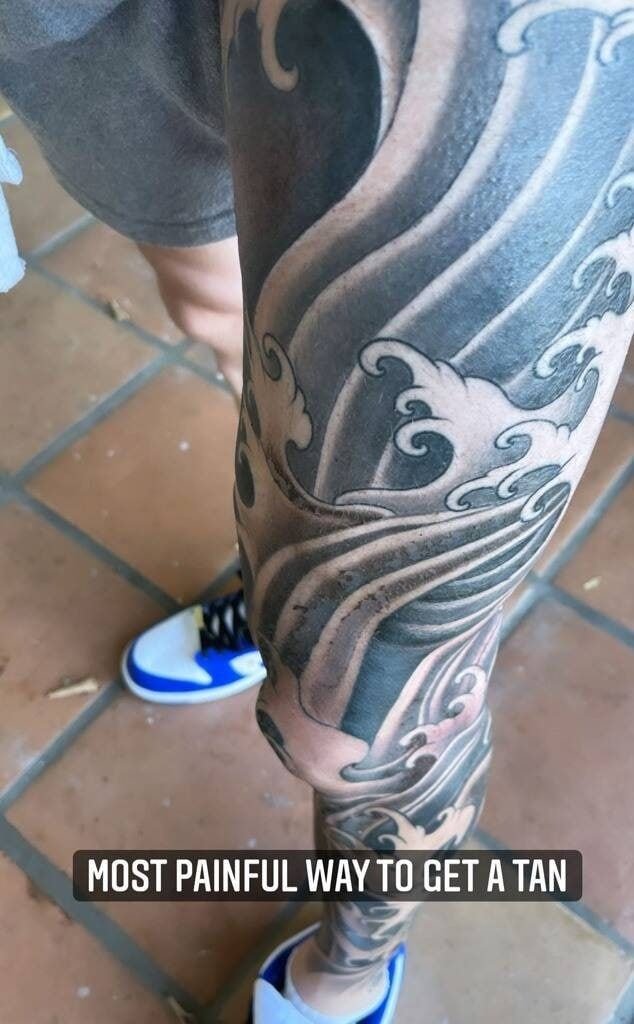 Adam Levine shows off his latest tattoo covering his leg | Source\@adamlevine