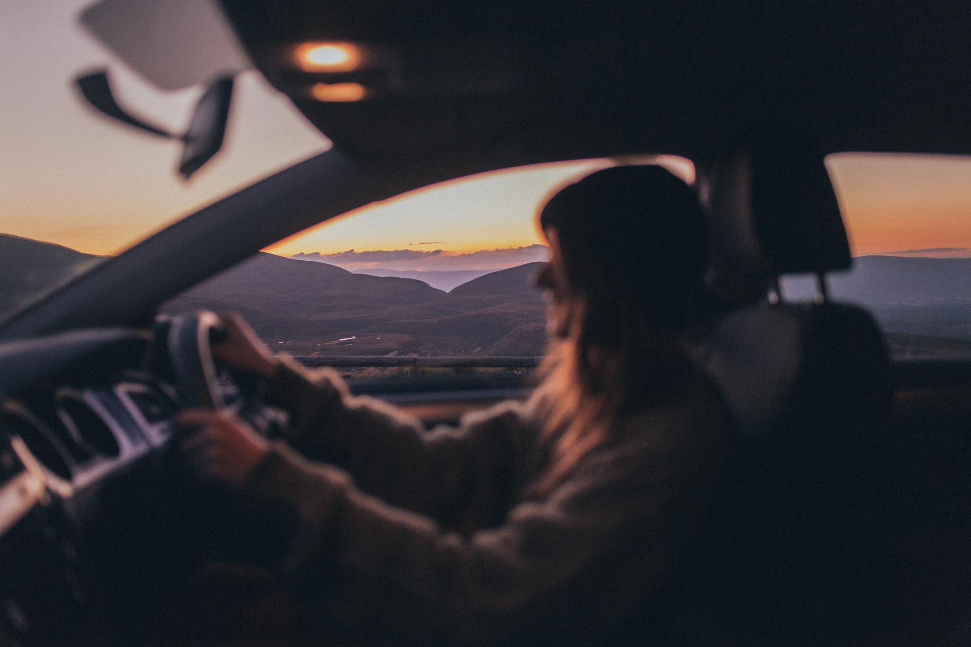 Person holding steering wheel | Source: Pexels