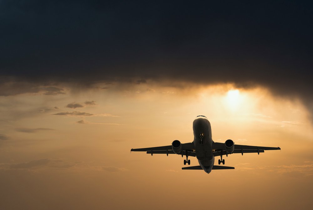 A photo of a passenger plane taking off | Photo: Shutterstock