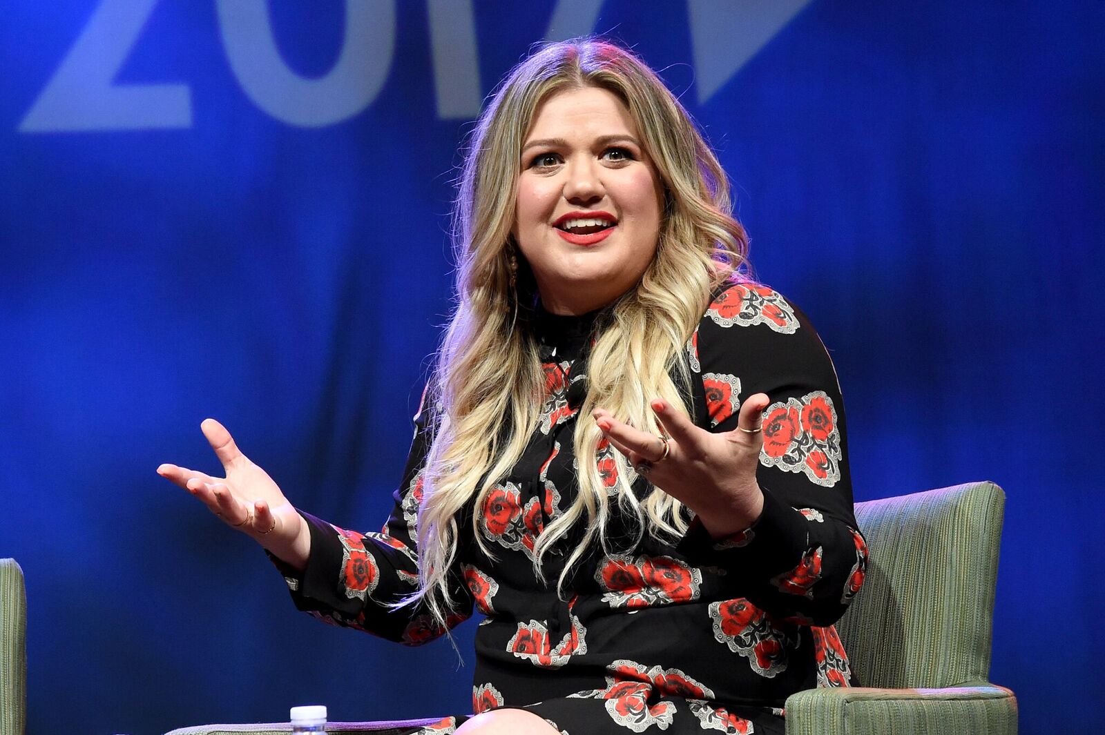 Singer-songwriter Kelly Clarkson speaks on the the Featured Presentation: Music's Leading Ladies Speak Out panel powered by Nielsen Music during Music Biz on  May 16, 2017 | Photo: Getty Images
