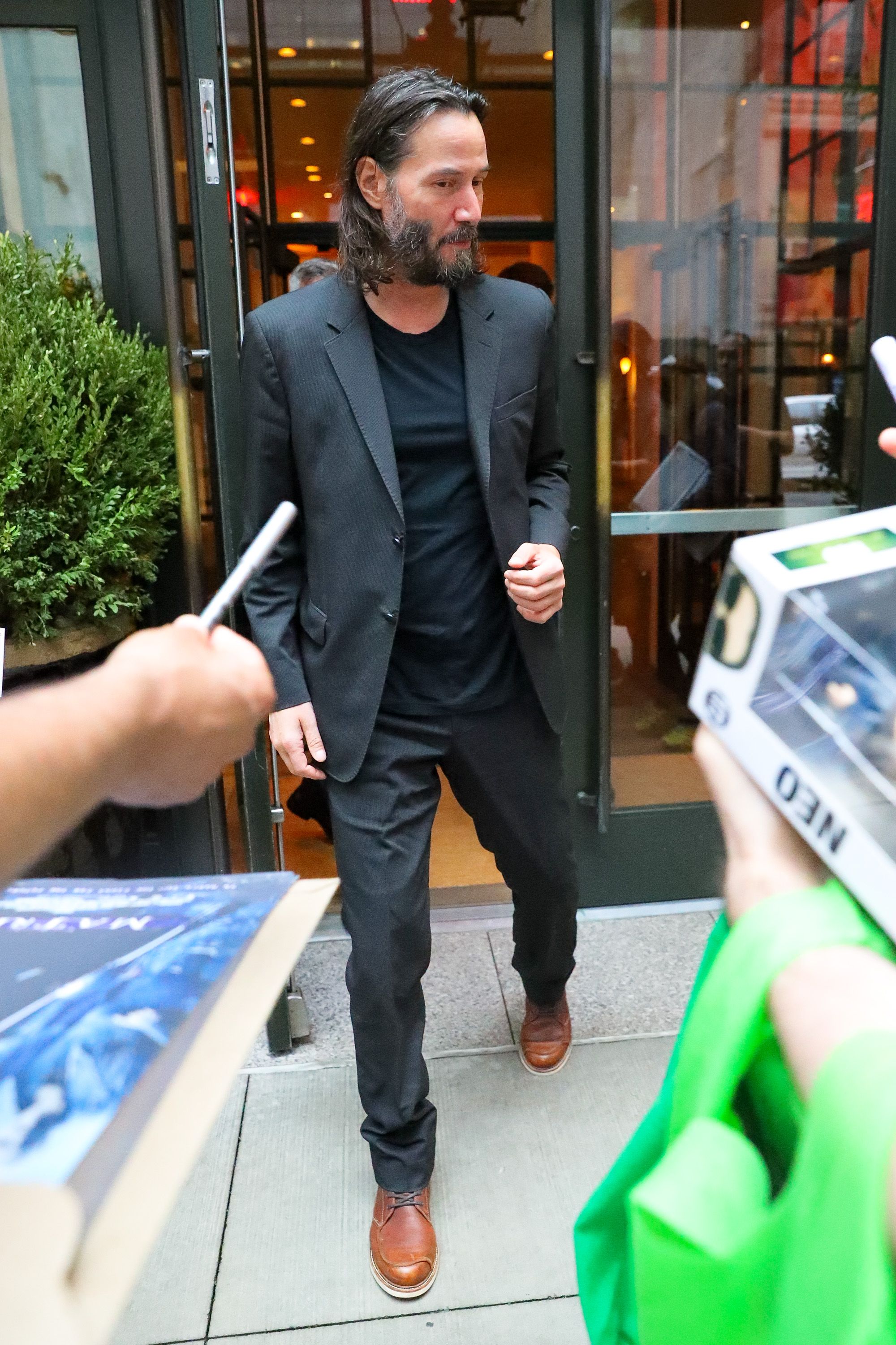 Keanu Reeves walks the streets on July 8, 2022, in New York, New York. | Source: Getty Images