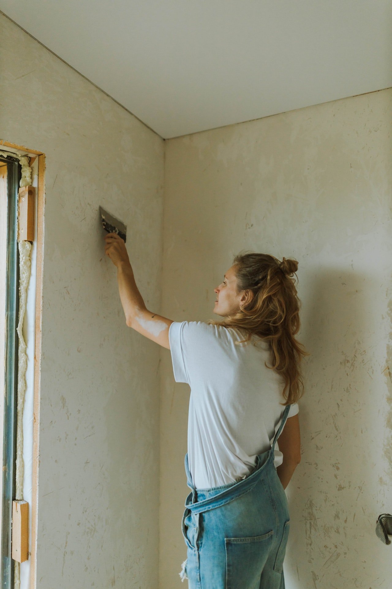 Anne kündigte ihren Job, zog zurück und reparierte das Haus ihrer Eltern. | Quelle: Pexels