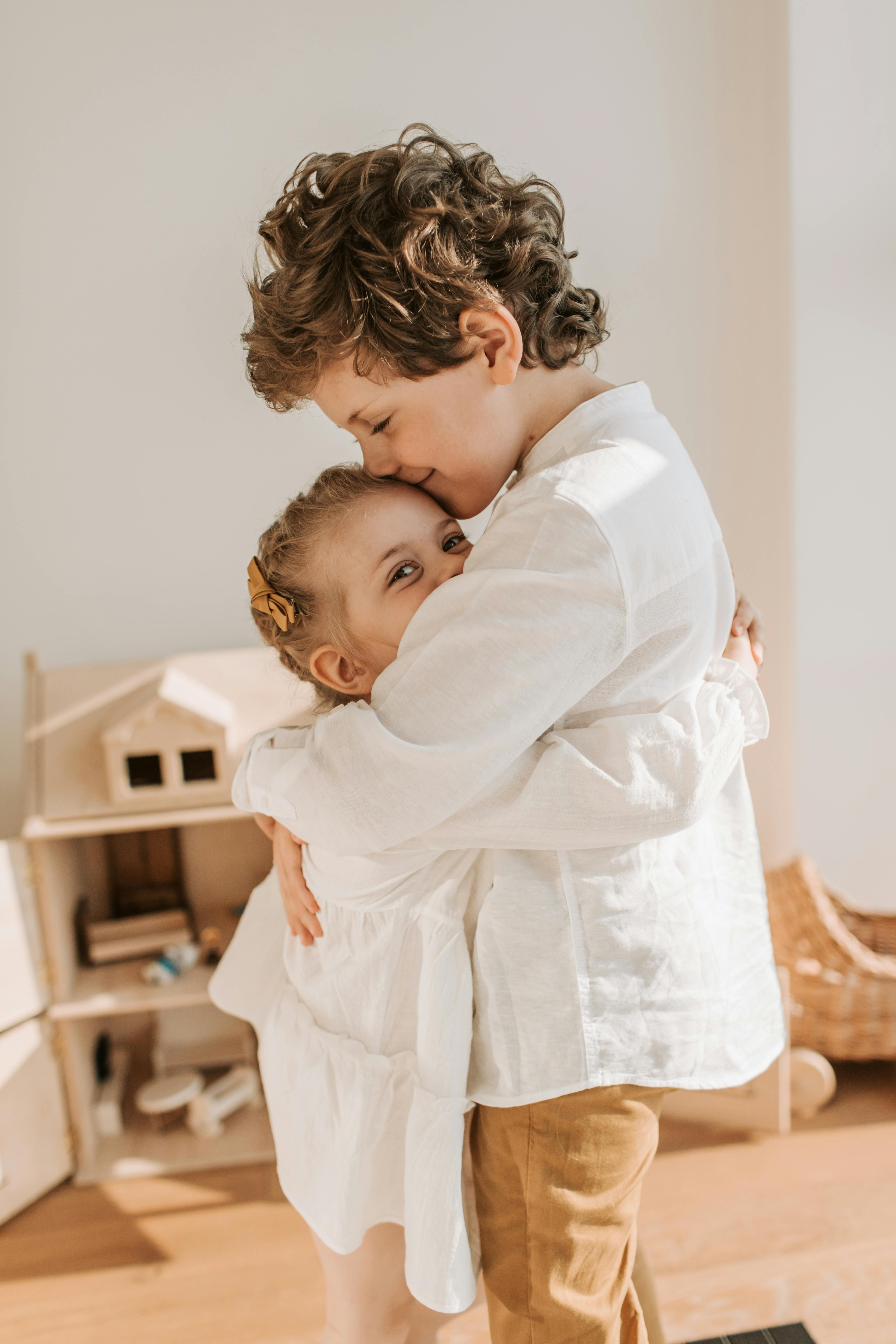 Older brother and younger sister | Source: Pexels