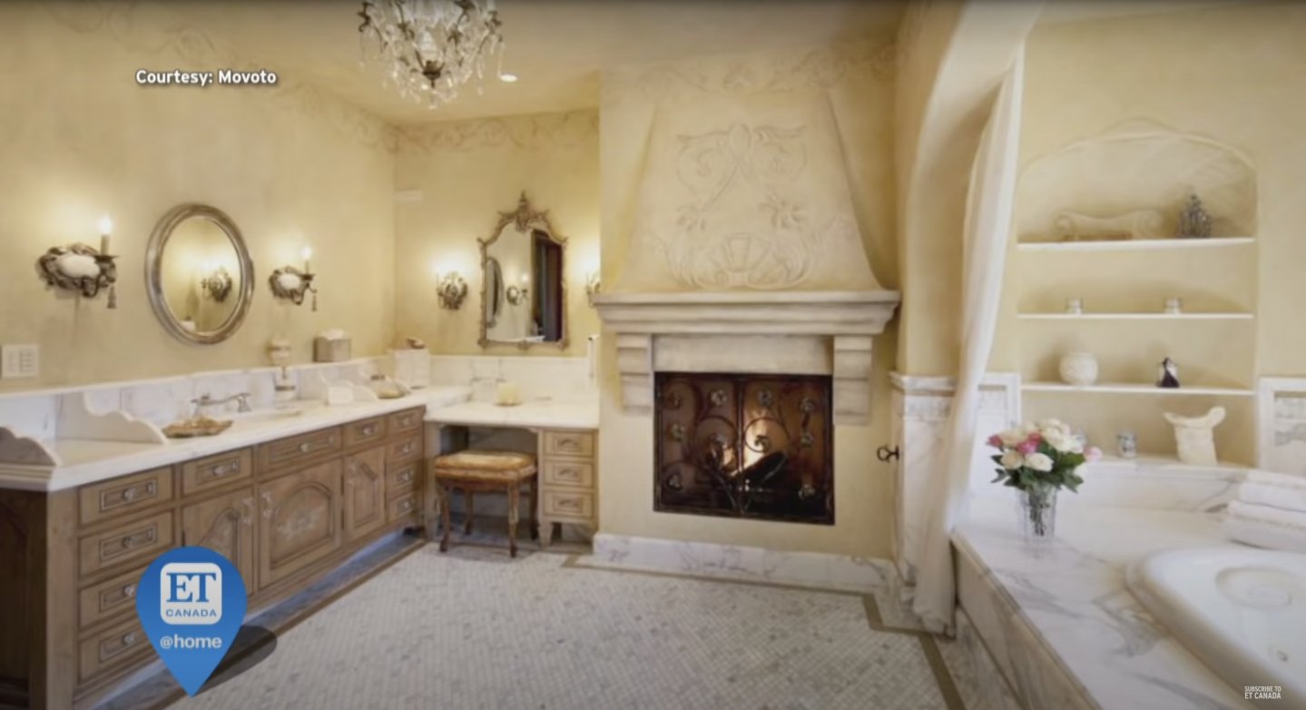 Picture of an interior view of Prince Harry and Meghan Markle's mansion | Photo: YouTube/ ET Canada