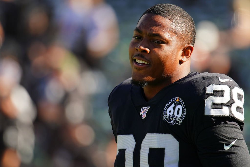 Josh Jacobs #28 of the Oakland Raiders warms up prior to the game against the Cincinnati Bengals at RingCentral Coliseum on November 17, 2019 | Photo: GettyImages