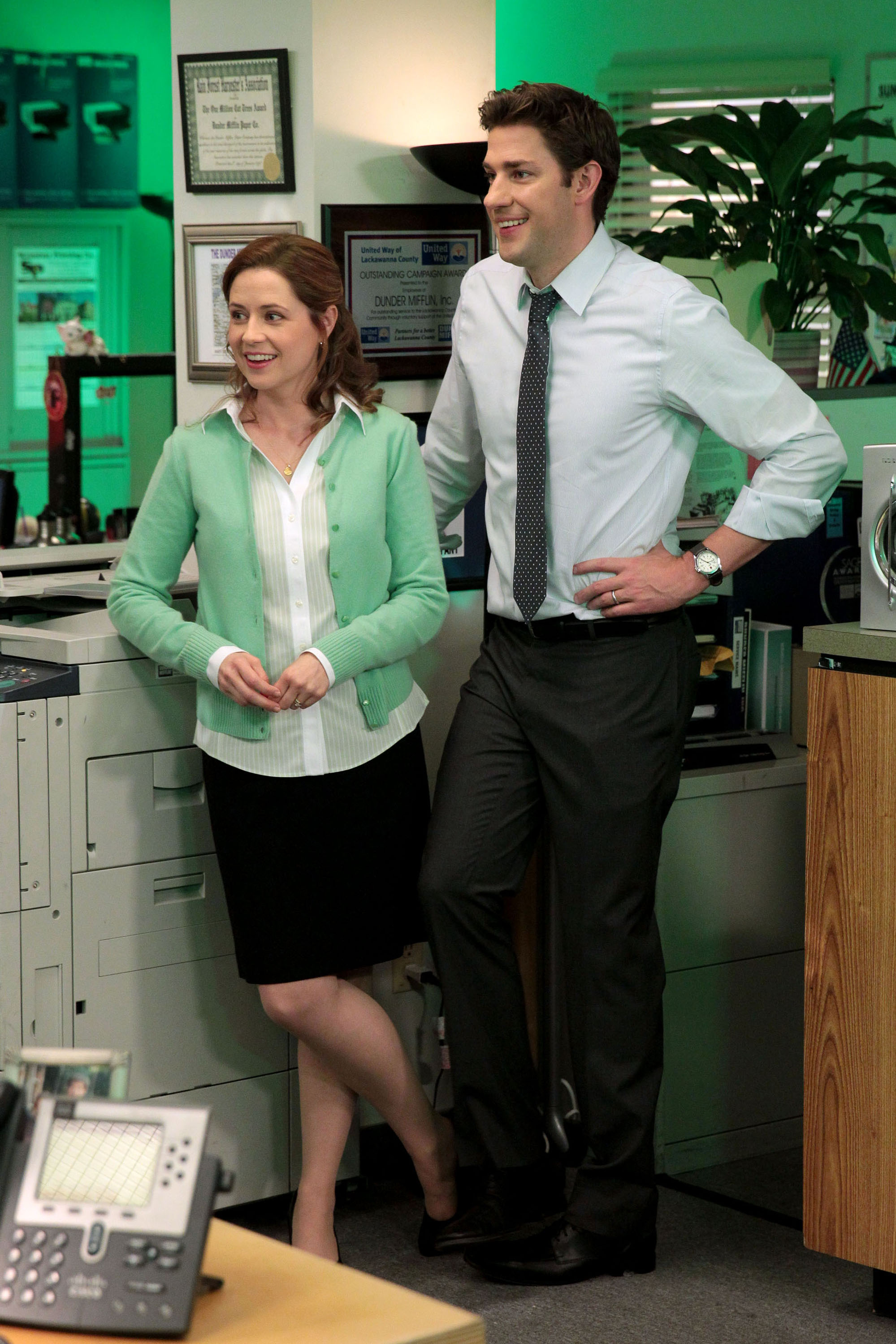 Jenna Fischer and John Krasinski as their characters Pam Beesly and Jim Halpert from "The Office" in 2013. | Source: Getty Images