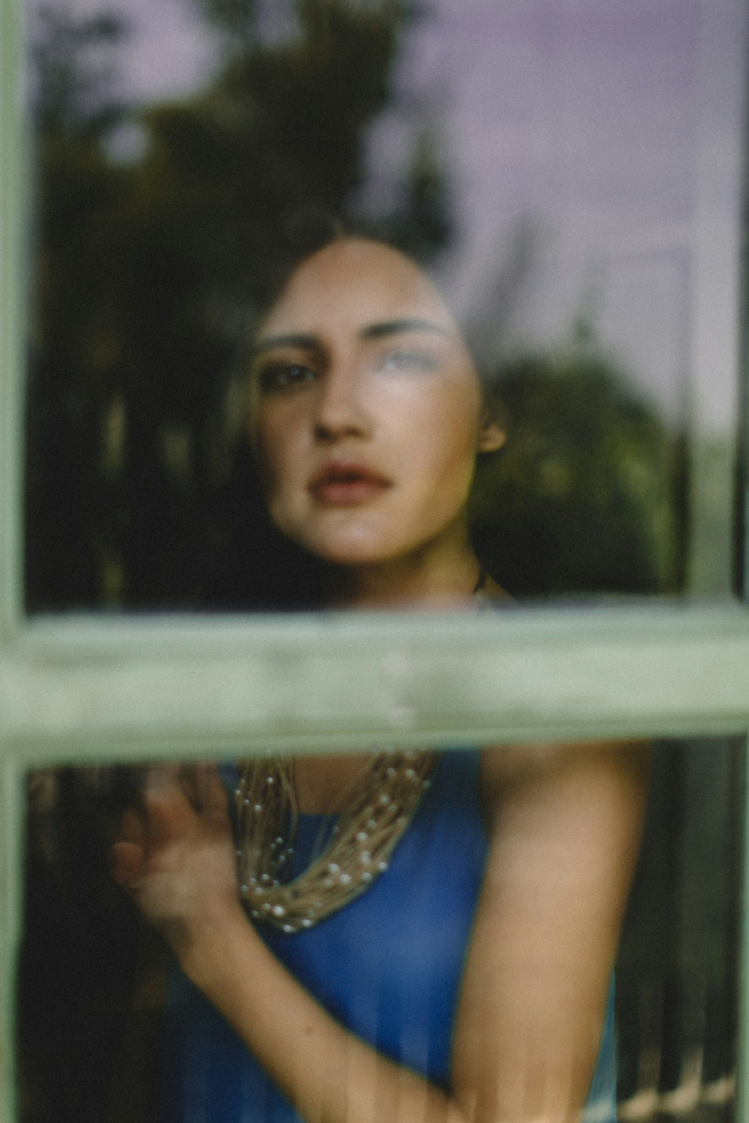 A woman staring out a window | Source: Unsplash