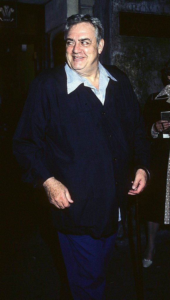 Raymond Burr im Prince of Wales Theatre im Juli 1982 in London, Großbritannien | Quelle: Getty Images