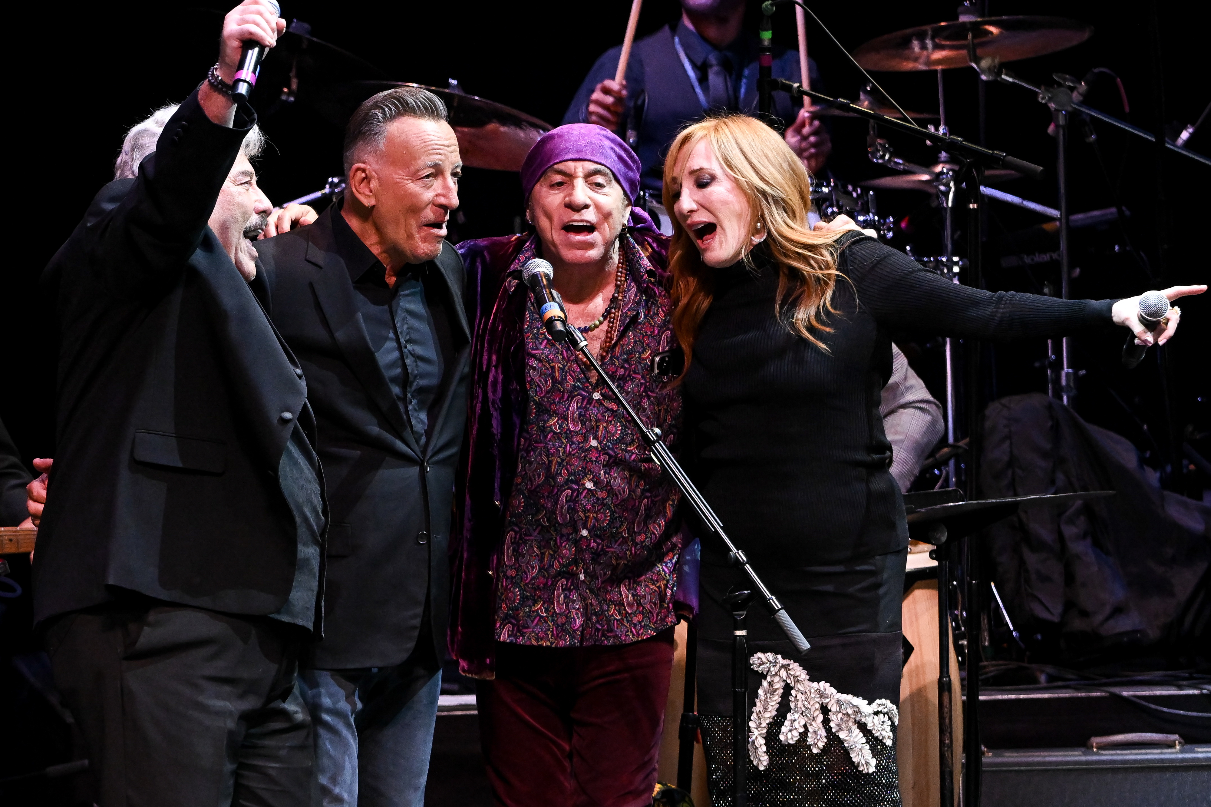 Patti Scialfa and Bruce Springsteen performing with Tony Orlando and Steven Van Zandt during the 15th Annual Induction Ceremony in Newark, New Jersey on October 29, 2023 | Source: Getty Images