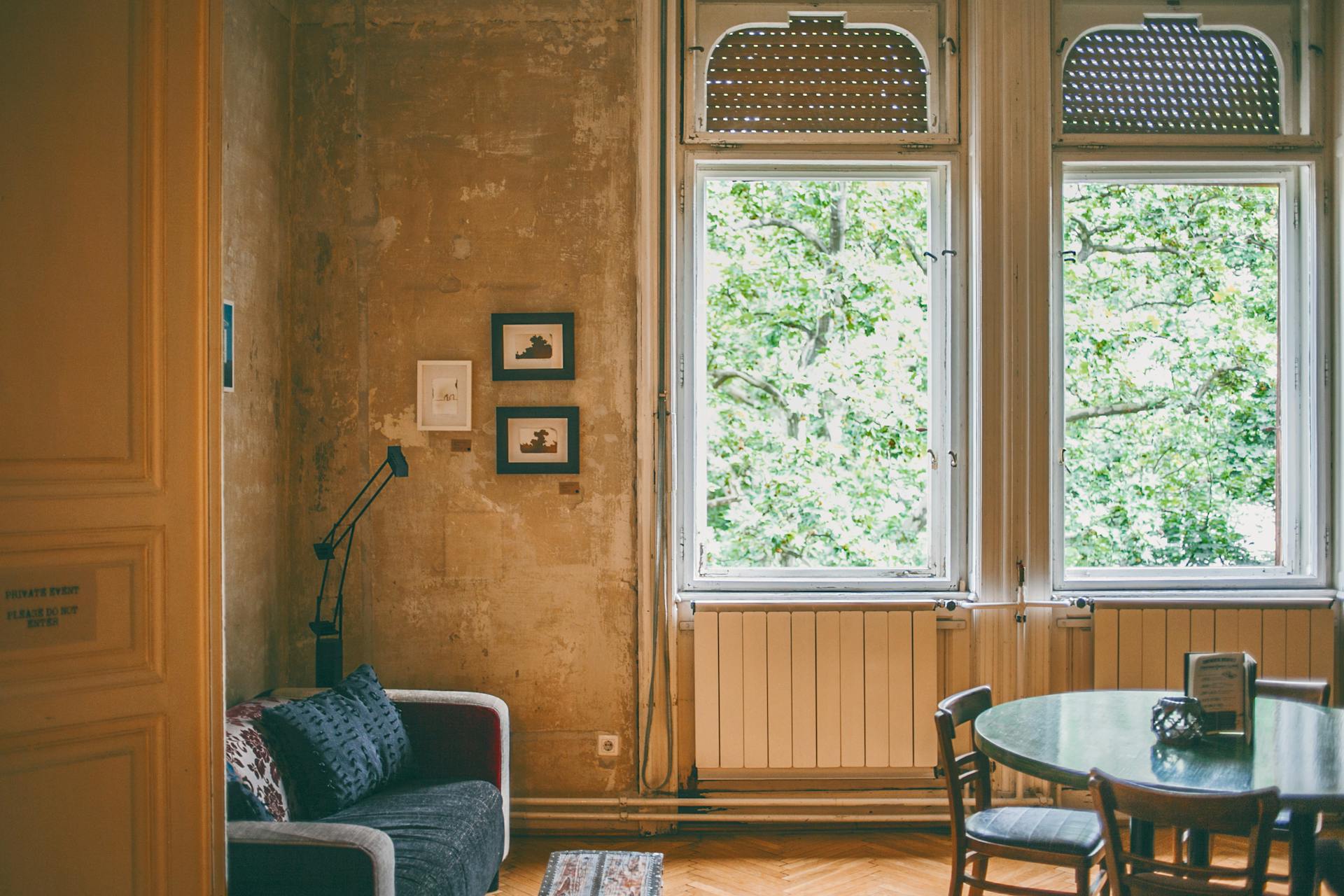 A slightly shabby apartment | Source: Pexels