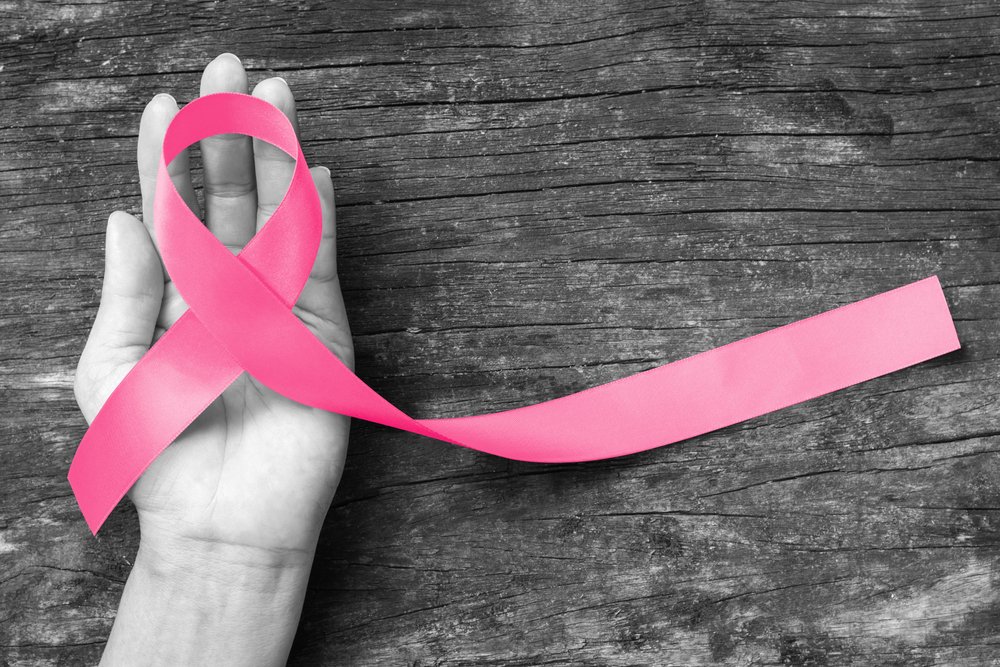 Ruban rose pour la sensibilisation au cancer du sein. | Shutterstock