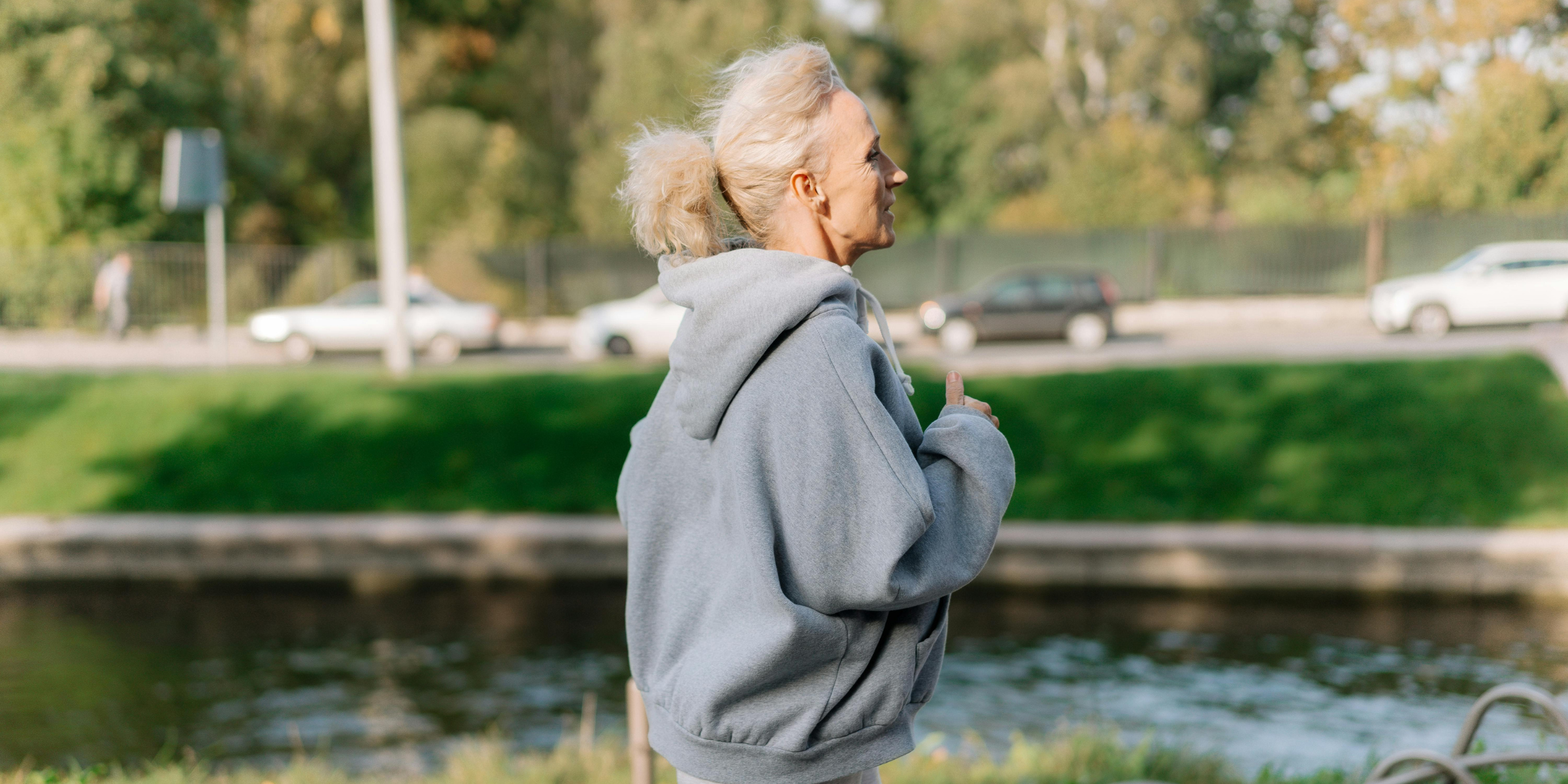 A woman jogging outdoors | Source: Pexels