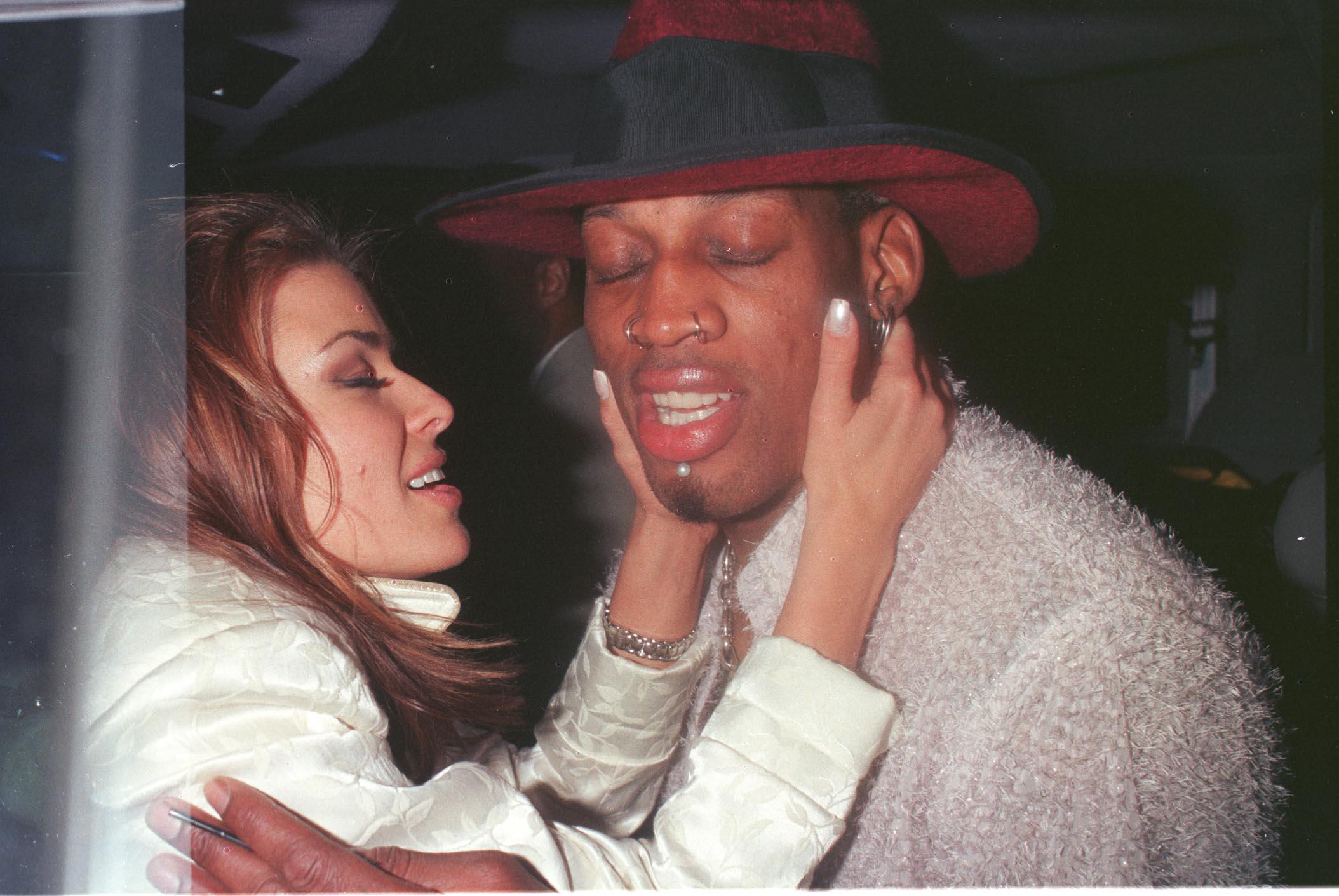 Carmen Electra and Dennis Rodman in Beverly Hills, California, 1999. | Source: Getty Images