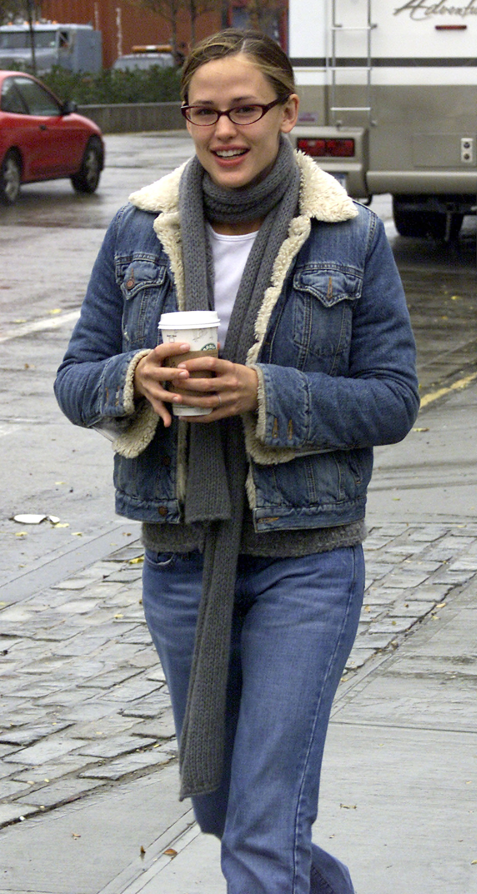 Jennifer Garner in New York City on November 16, 2002 | Source: Getty Images