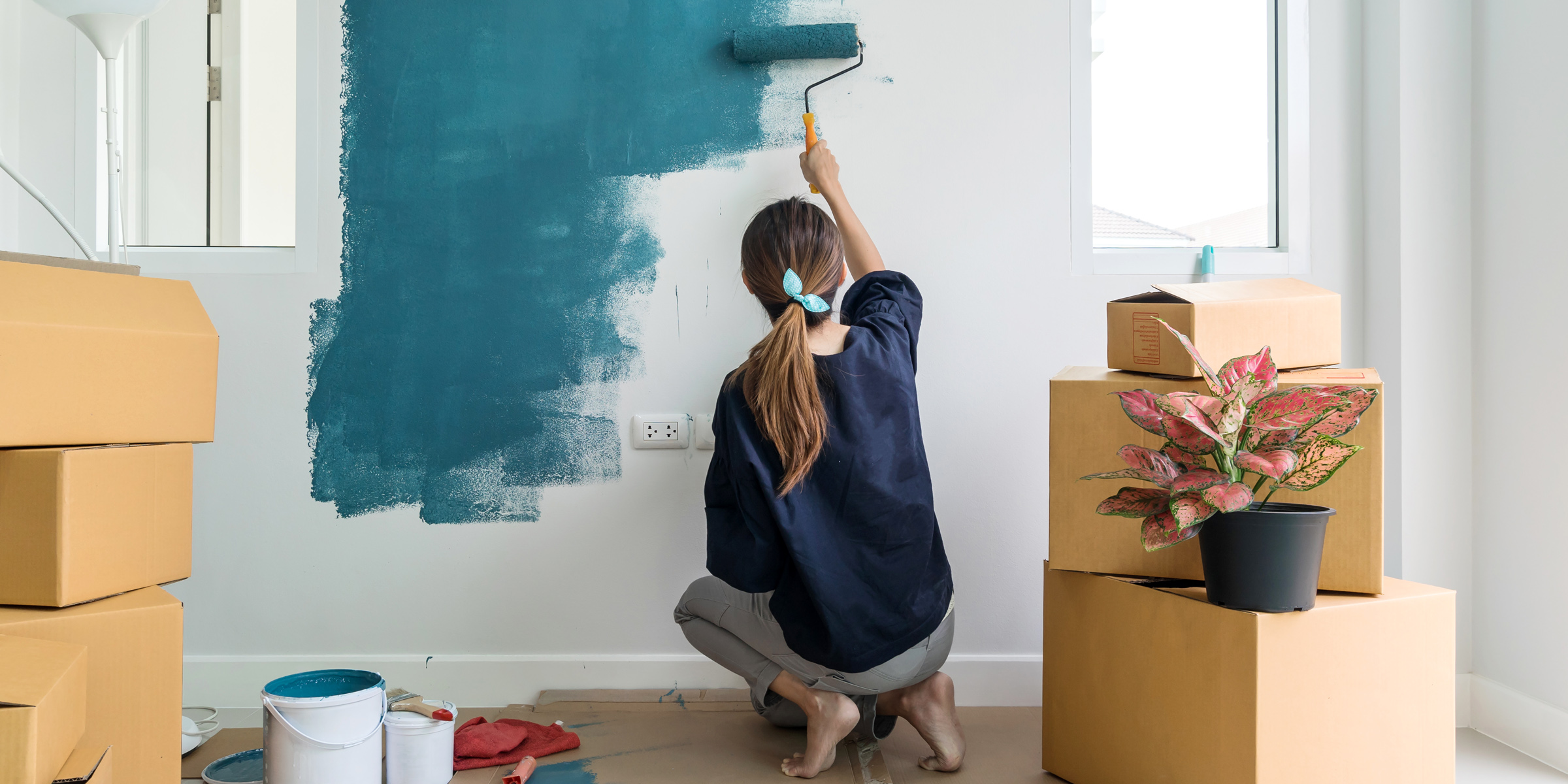 A woman painting a wall | Source: Shutterstock