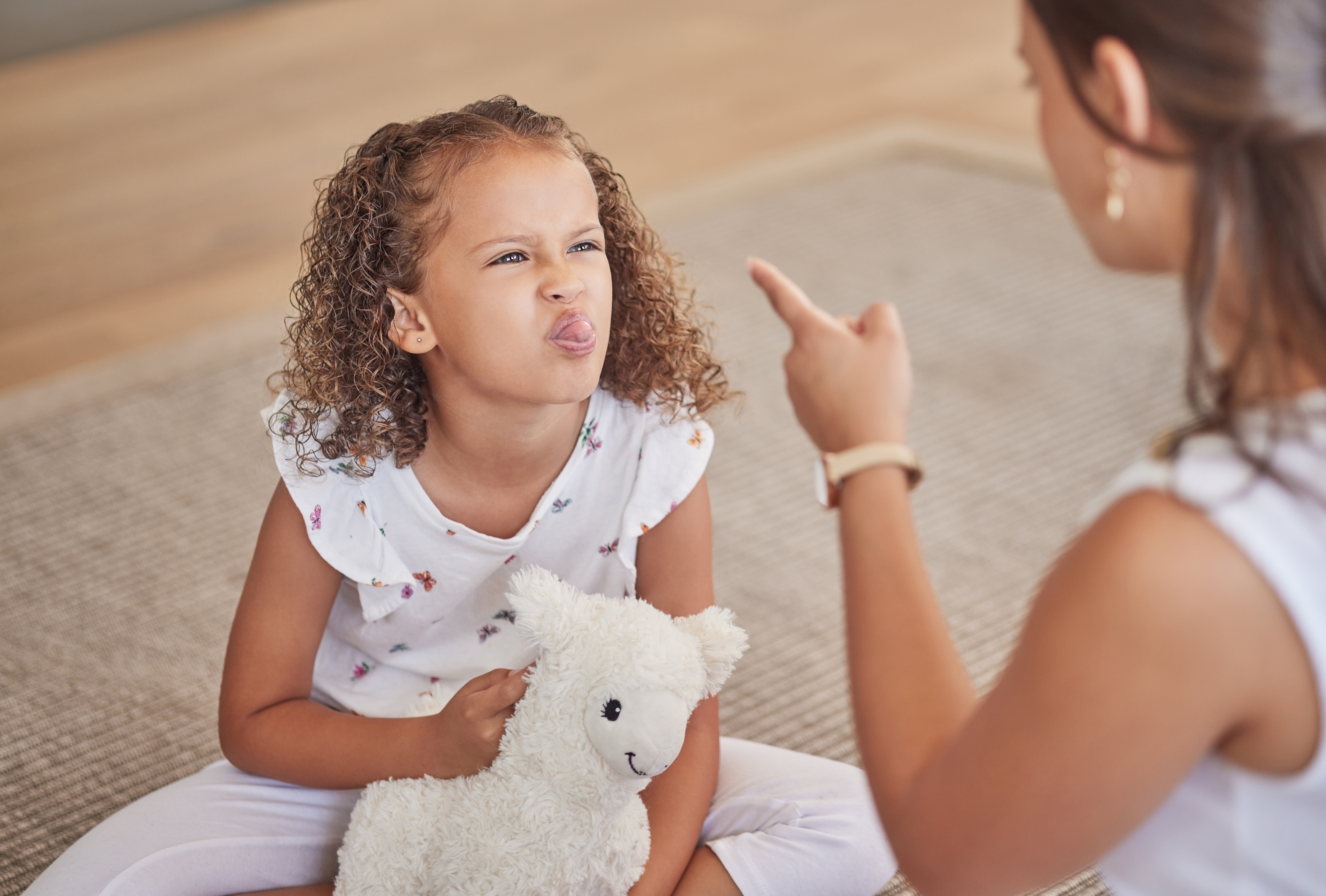 A mother reprimanding her daughter | Source: Shutterstock