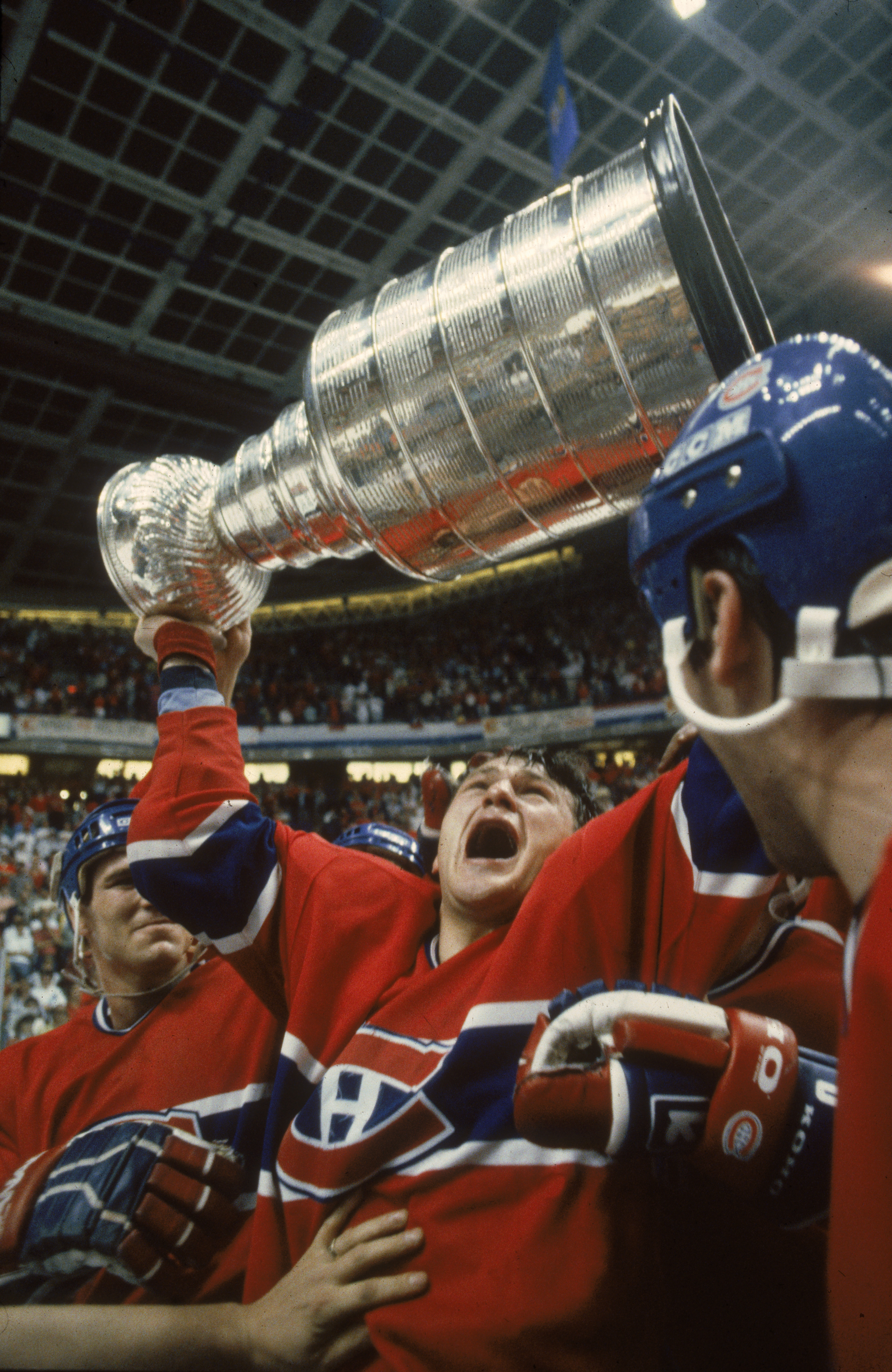 Claude Lemieux lifts the Stanley Cup over his head in celebration after his team won the championship over the Calgary Flames on May 24, 1986 | Source: Getty Images