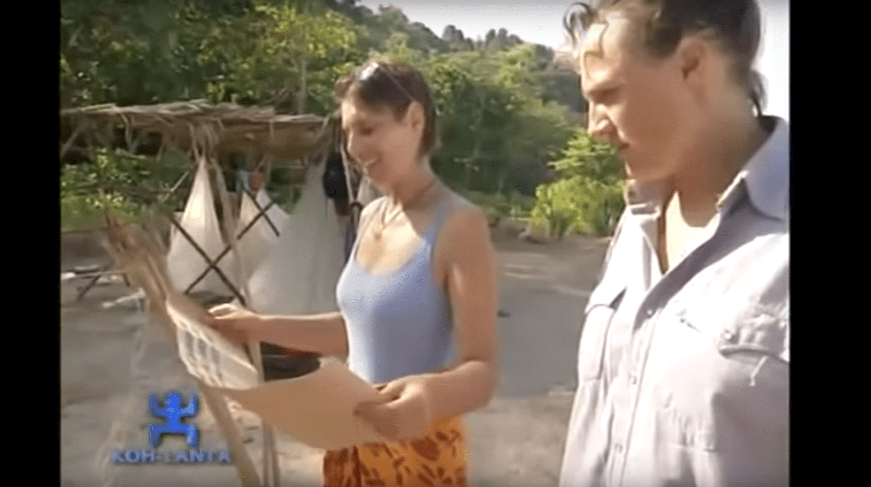 Deux aventuriers de la première saison de Koh-Lanta. l Source : YouTube/StarMedia City