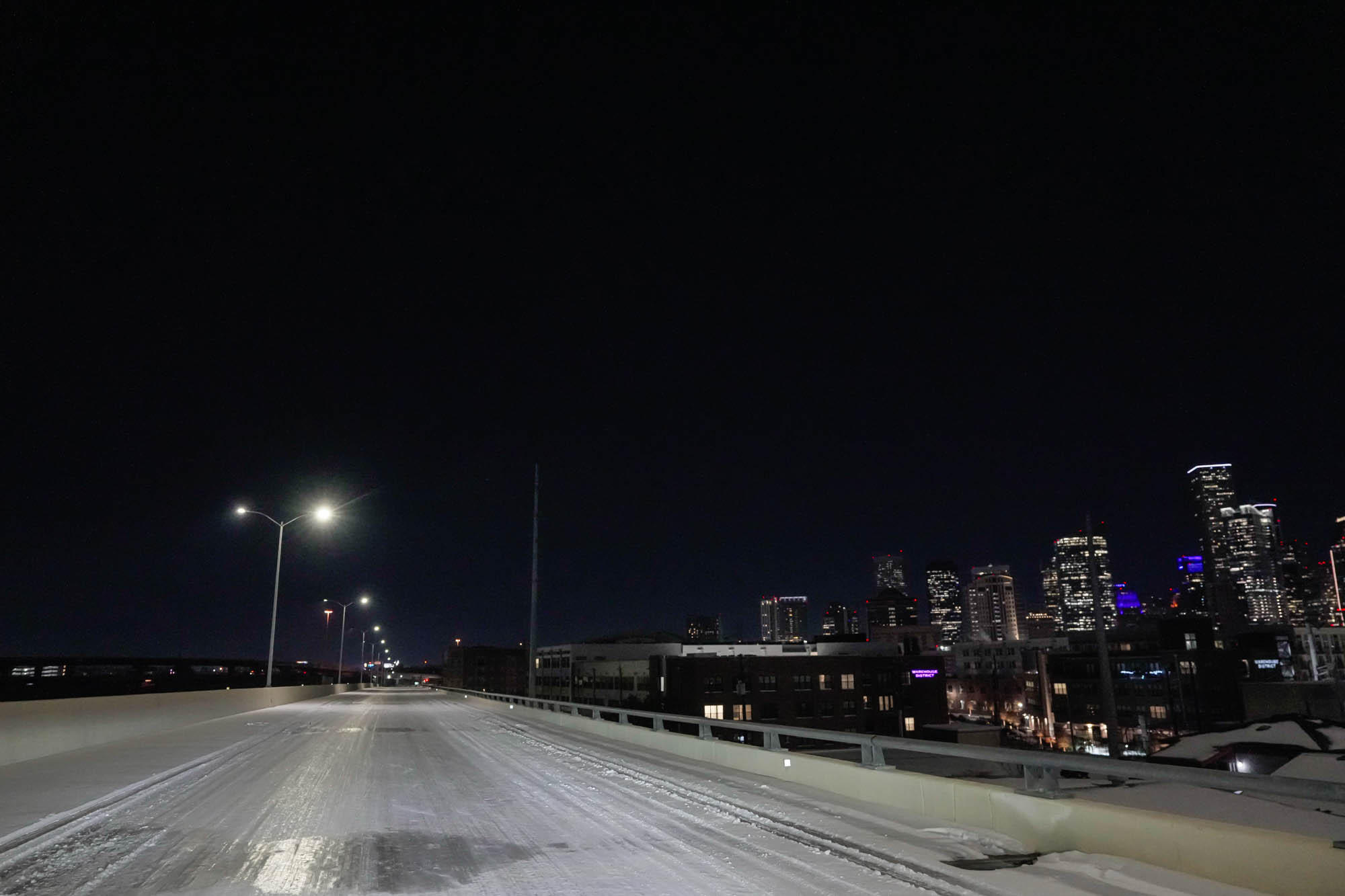 An icy bridge east of downtown Houston, Texas, after a winter storm on January 22, 2025 | Source: Getty Images