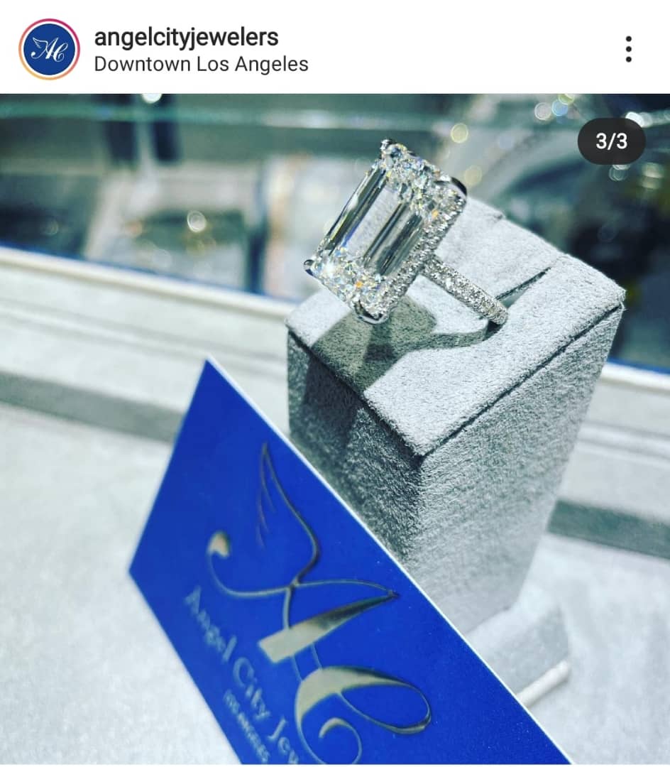 Anillo de compromiso de Belinda, elaborado por la joyería Angel City Jewelers. | Foto: captura Instagram/angelcityjewelers.