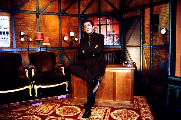Alain Chabat pose lors d'une séance de portrait dans l'émission de télévision "La grosse Emission". |Photo : Getty Images