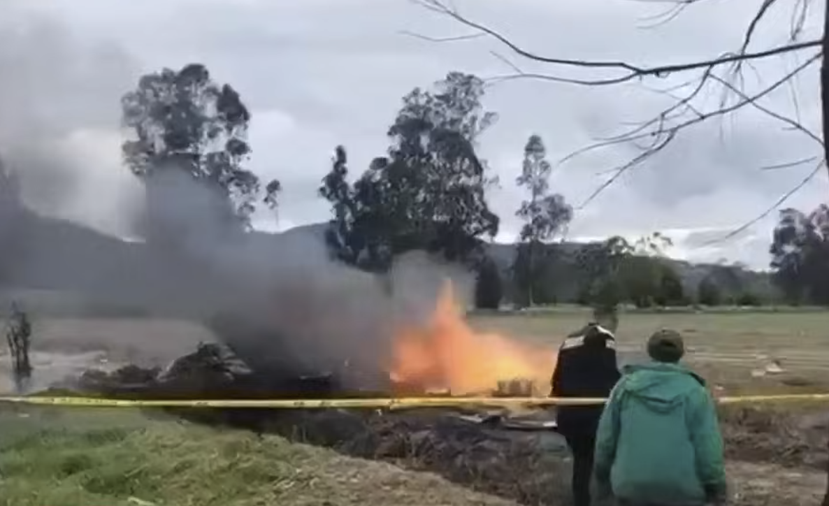 The plane crash that claimed the lives of Yeison Jiménez and six members of his team, from a post dated January 11, 2026 | Source: Youtube/@PeriodicoElColombiano_