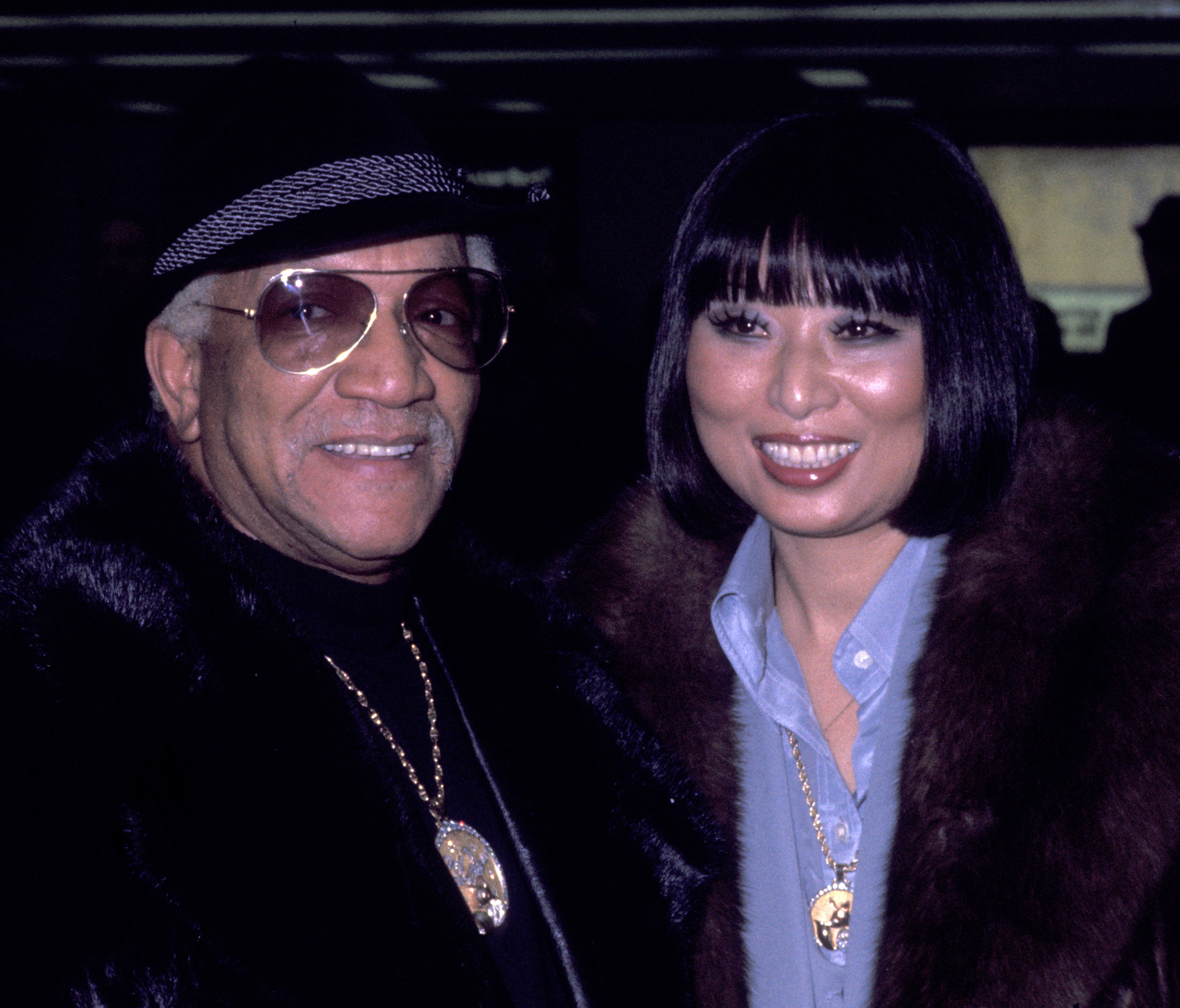  Redd Foxx and wife Yun Chi Chung at Dulles International Airport on January 18, 1977 in Washington, D.C. | Photo: Getty Images