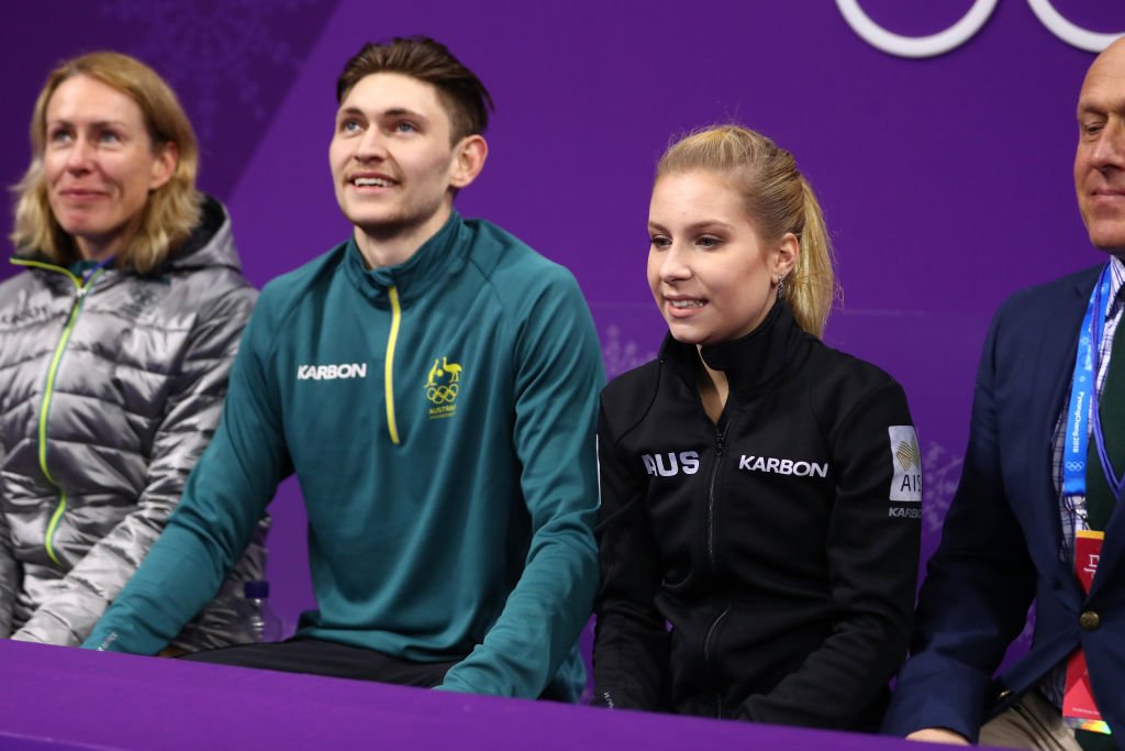 Ekaterina Alexandrovskaya et Harley Windsor d'Australie réagissent après leur routine lors du programme court de patinage en couple le cinquième jour des Jeux olympiques d'hiver de PyeongChang 2018 à la patinoire de Gangneung, le 14 février 2018 à Gangneung, en Corée du Sud. | Photo : Getty Images