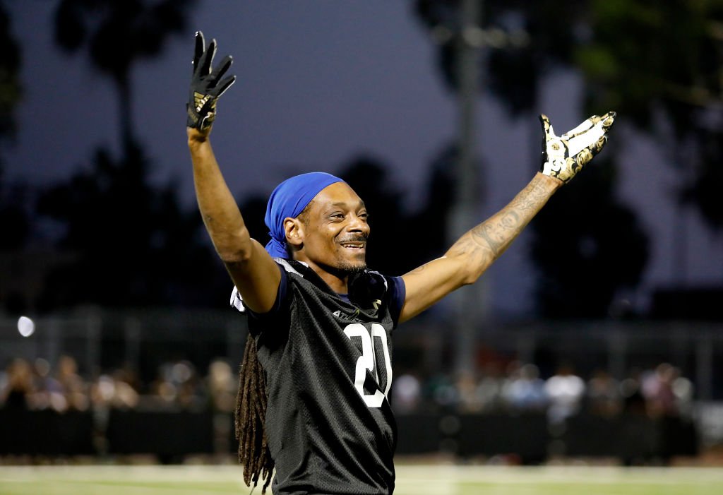 Snoop Dogg participates in the 5th annual Athletes vs Cancer Celebrity Flag Football Game on August 12, 2018 in Los Angeles, California. | Photo: Getty Images