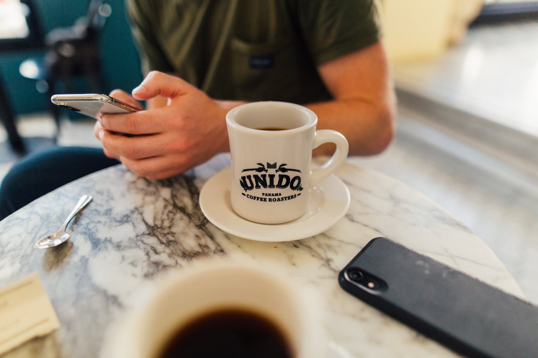 A man in his 30s sat down at the next table. | Source: Pexels