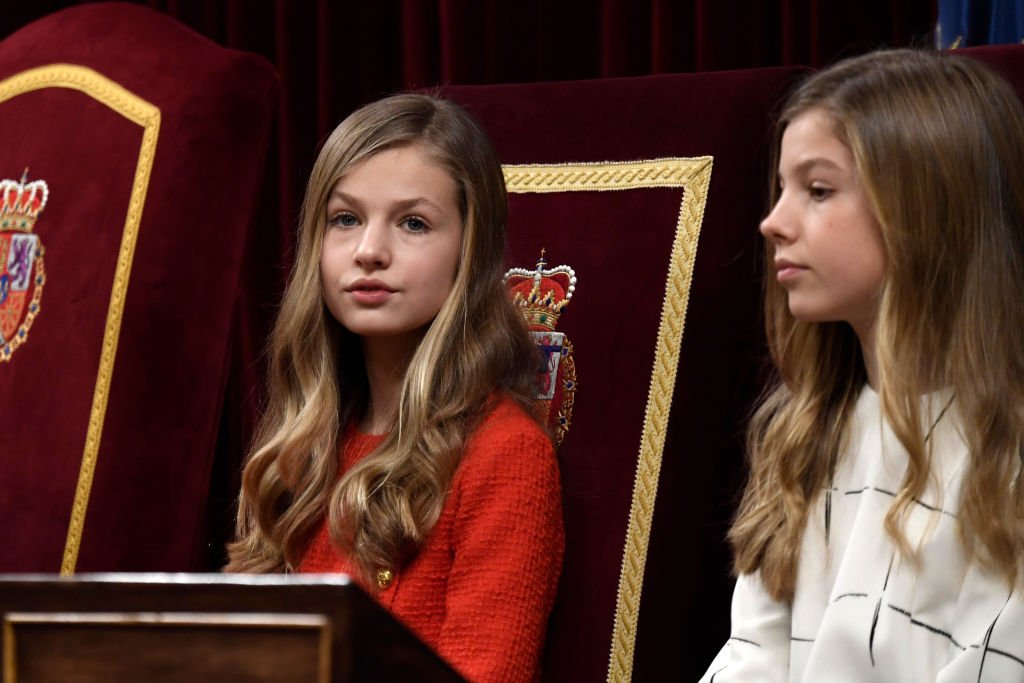 La princesa Leonor y la infanta Sofía en la solemne apertura de la 14ª legislatura en el Parlamento español el 03 de febrero de 2020 en Madrid, España. | Foto: Getty Images