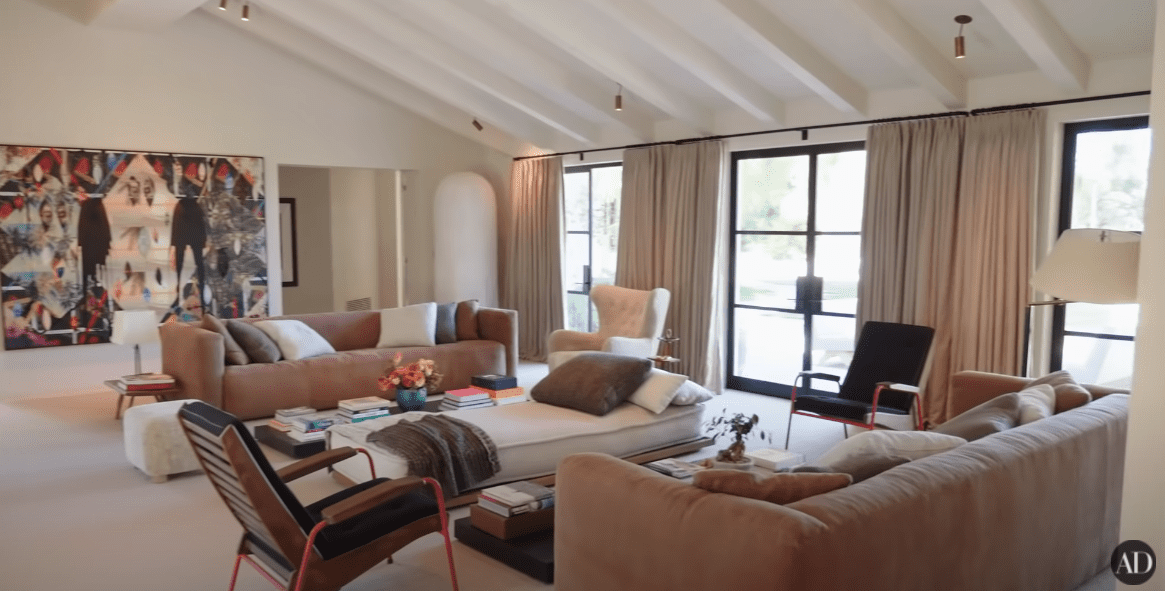 The Pacific Palisades Los Angeles home that once belonged to Jennifer Garner and Ben Affleck being shown on August 3, 2021. | Source: Architectural Digest/YouTube