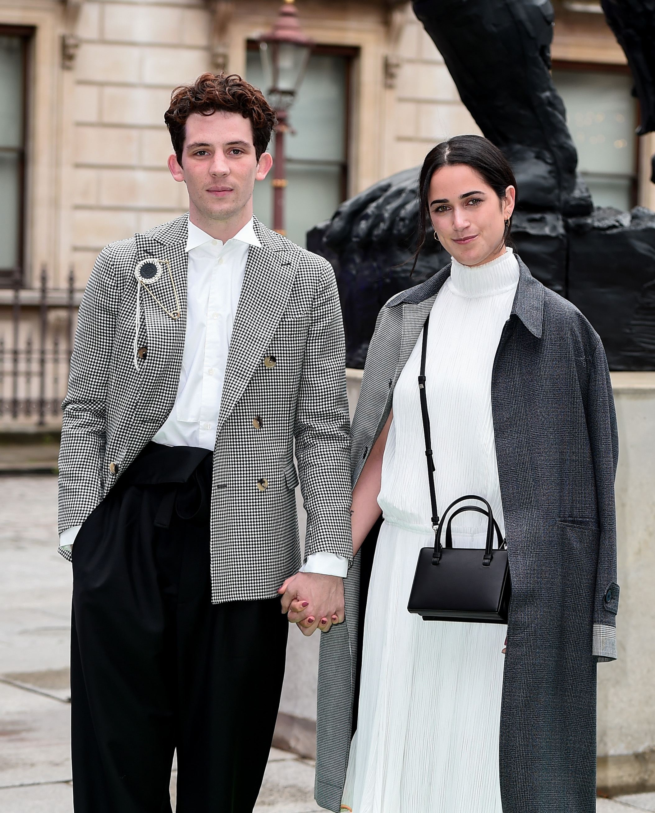 Josh O'Connor ve Margot Hauer-King, 4 Haziran 2019'da Londra, İngiltere'de Royal Academy of Arts'ta düzenlenen Royal Academy of Arts Yaz sergisi ön izlemesine katıldı.  |  Kaynak: Getty Images